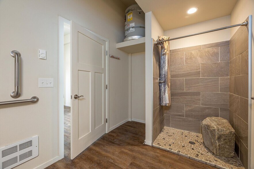 More Photos Of 1315 Dupont St, Bellingham Office Residential For Lease