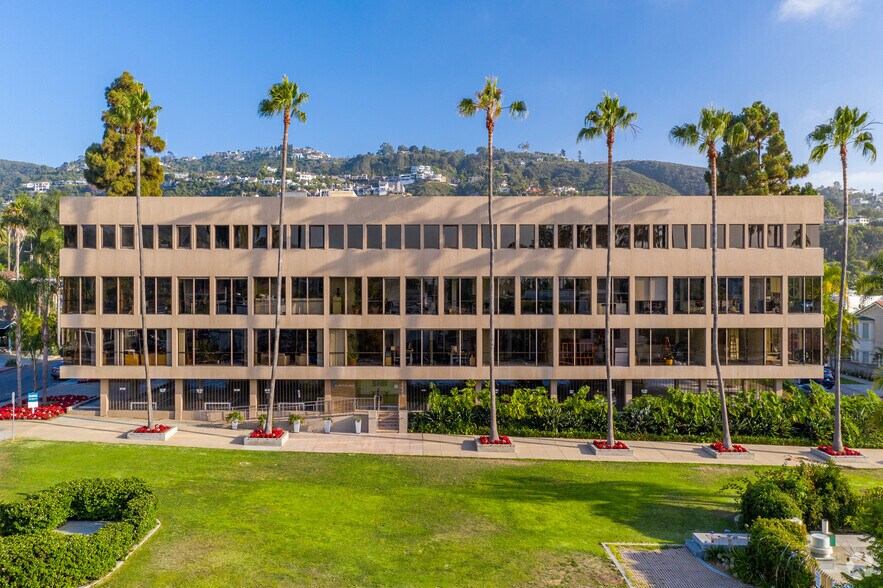 More Photos Of 2223 Avenida de la Playa, La Jolla Office For Lease