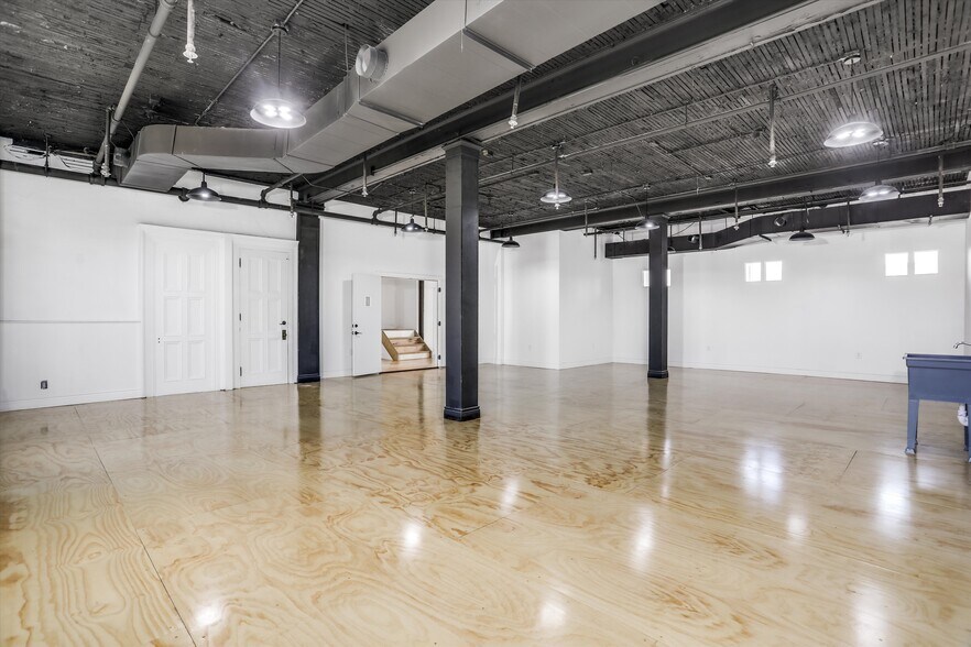 More Photos Of 174 S Clark St, Detroit Light Distribution For Lease