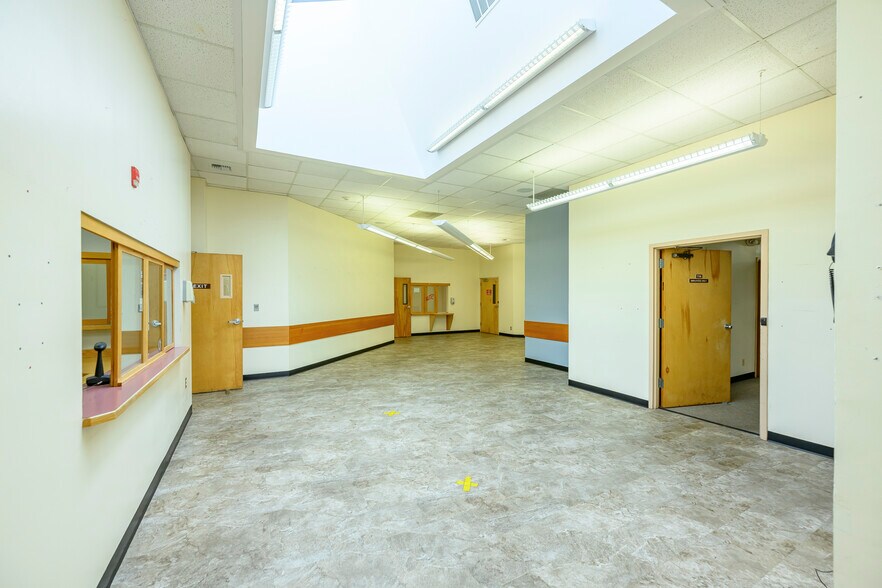More Photos Of 424 NE Ford St, Mcminnville Office For Sale