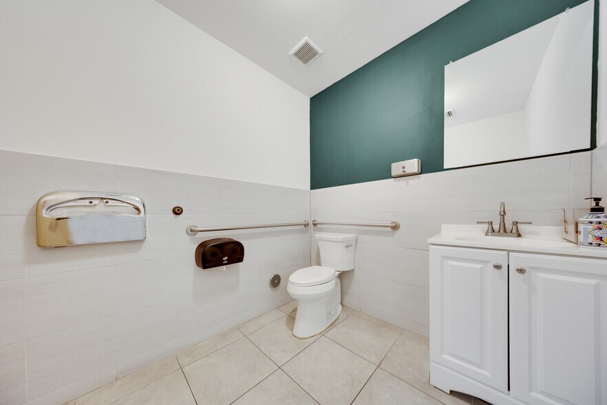 More Photos Of 408 S Beach Blvd, Anaheim Medical For Sale