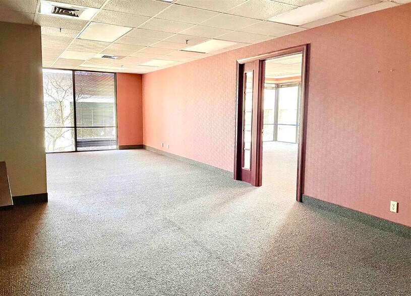 More Photos Of 456 Fulton St, Peoria Office For Sale
