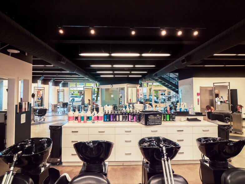 More Photos Of 1411 Railroad Ave, Bellingham Storefront For Lease