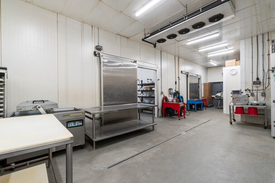 More Photos Of 4141 54 St SE, Salmon Arm Manufacturing For Sale