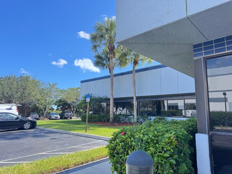 More Photos Of 5440 NW 33rd Ave, Fort Lauderdale Unknown For Lease