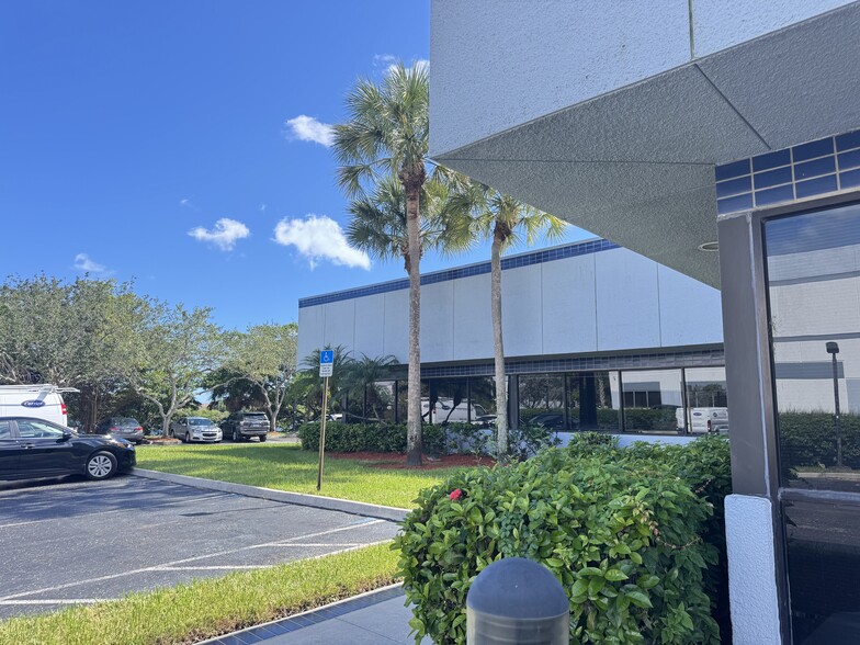 More Photos Of 5440 NW 33rd Ave, Fort Lauderdale Unknown For Lease