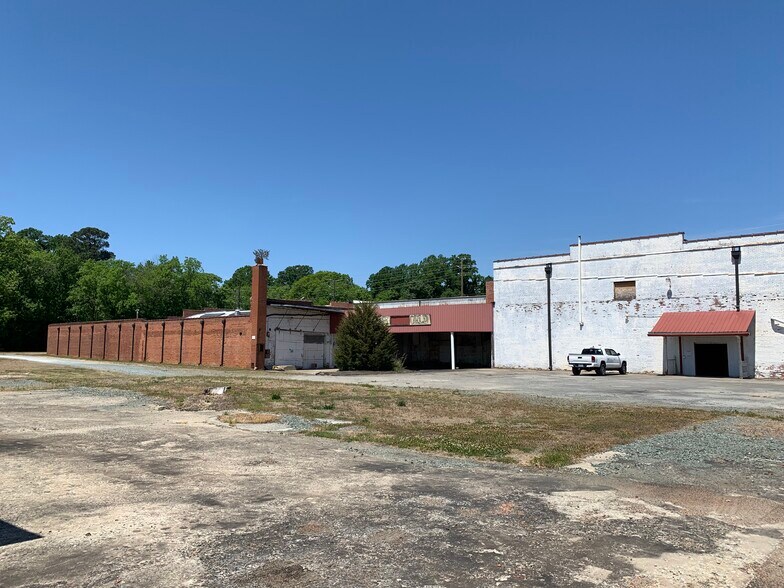 More Photos Of 208 W 2nd St, Siler City Manufacturing For Sale