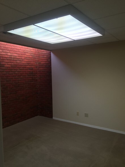 More Photos Of 4 The Pines Ct, Saint Louis Office Residential For Sale