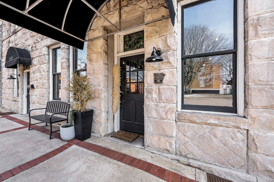 More Photos Of 110 S 2nd St, Ozark Flex For Sale