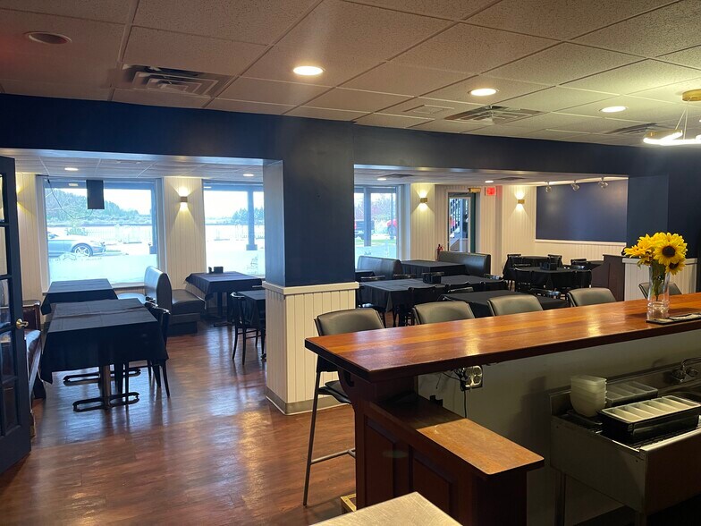 More Photos Of 300 Main St, Frankfort Restaurant For Lease
