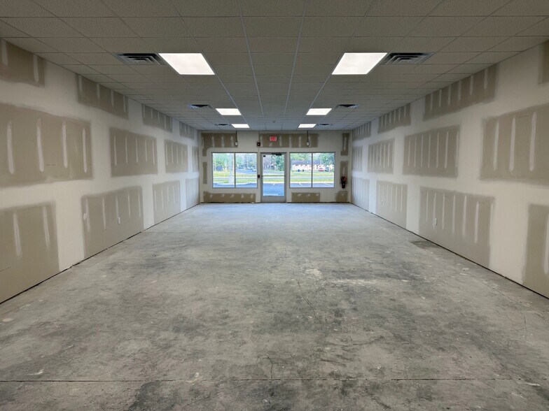 More Photos Of 515 S Dupont Hwy, Dover Storefront For Lease