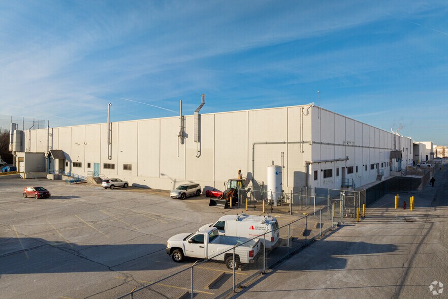 More Photos Of 1301 S White River Pky E, Indianapolis Warehouse For Sale
