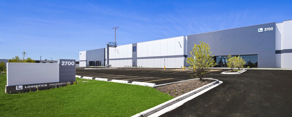 More Photos Of 2700 York Rd, Elk Grove Village Warehouse For Lease