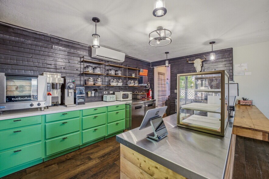 More Photos Of 608 SW Big Bend Trl, Glen Rose Restaurant For Sale