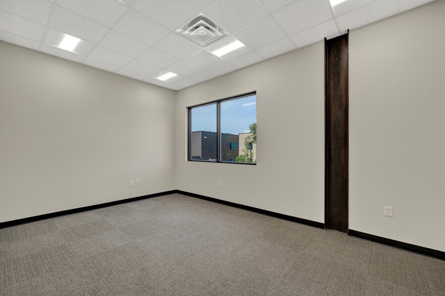 More Photos Of 207 E San Antonio St, New Braunfels Loft Creative Space For Lease