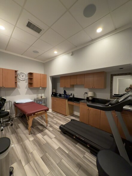 More Photos Of 4633 Staples St, Corpus Christi Medical For Sale