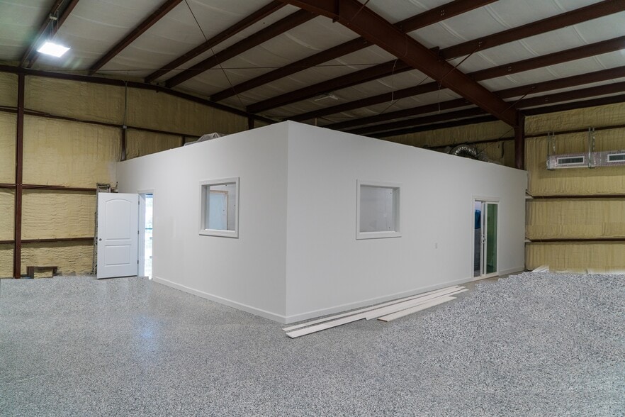 More Photos Of 3209 Van Buren Ave, Naples Manufacturing For Sale