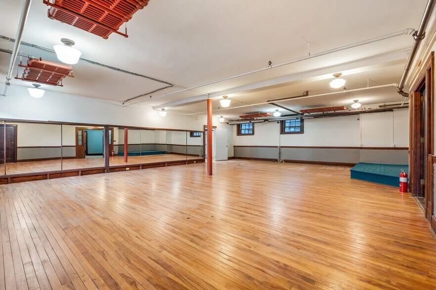 More Photos Of 192 Main St, Ellsworth Storefront For Sale