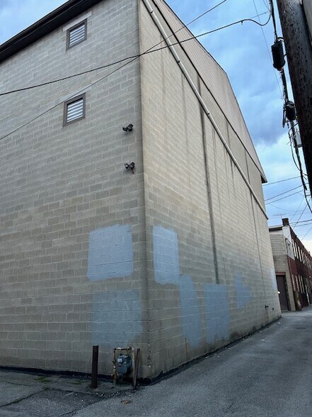 More Photos Of 122 Templeton Way, Kittanning Warehouse For Sale