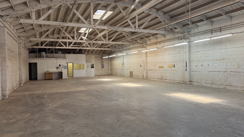 More Photos Of 4909 Exposition Blvd, Los Angeles Manufacturing For Lease