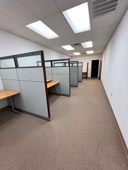 More Photos Of 5800 Corporate Dr, Houston Warehouse For Lease
