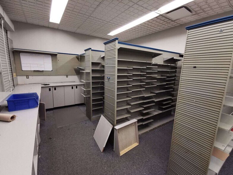 More Photos Of 1709 Liberty St, Erie Drugstore For Lease