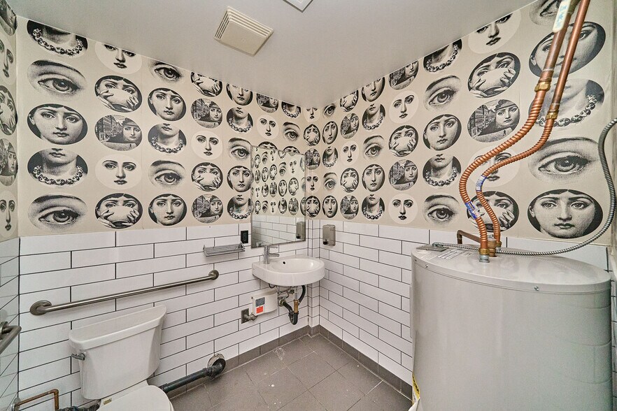 More Photos Of 112-122 S Robertson Blvd, Los Angeles Storefront Retail Office For Sale