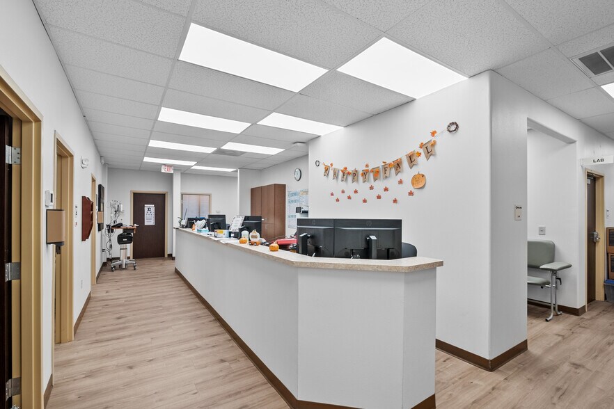 More Photos Of 10611 W Fairmont Pky, La Porte Medical For Lease