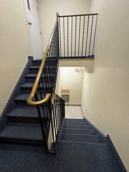 More Photos Of 725 Gibralter St, Norfolk Flex For Sale