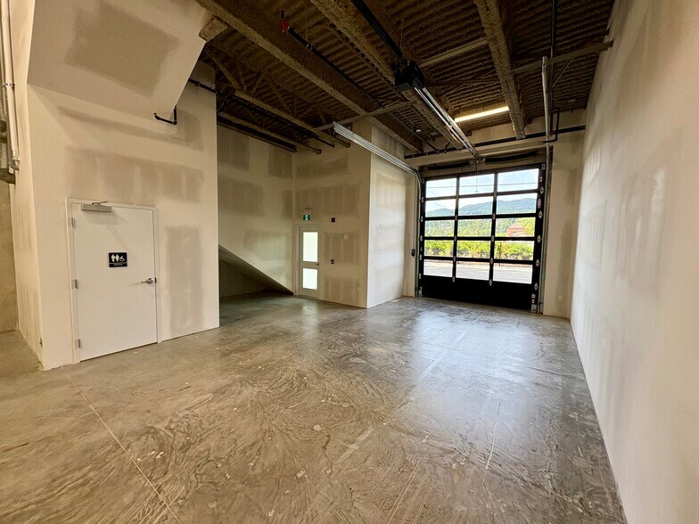 More Photos Of 2660 Barnet Hwy, Coquitlam Warehouse For Sale