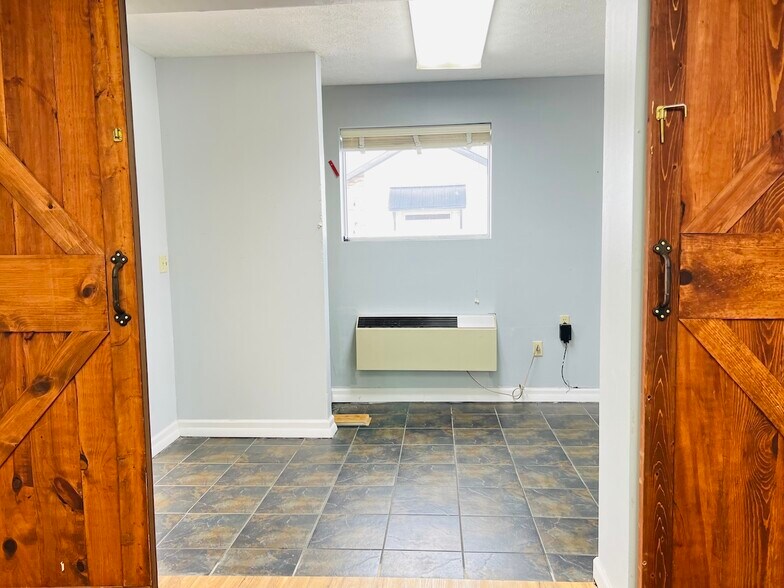 More Photos Of 414 Public Sq, Columbia Office For Sale