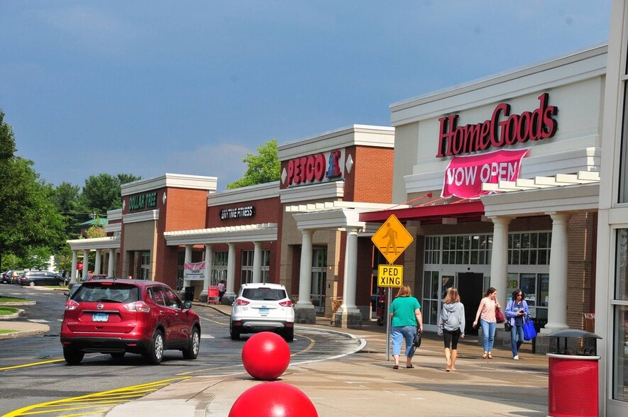 More Photos Of 1095 Kennedy Rd, Windsor Unknown For Lease