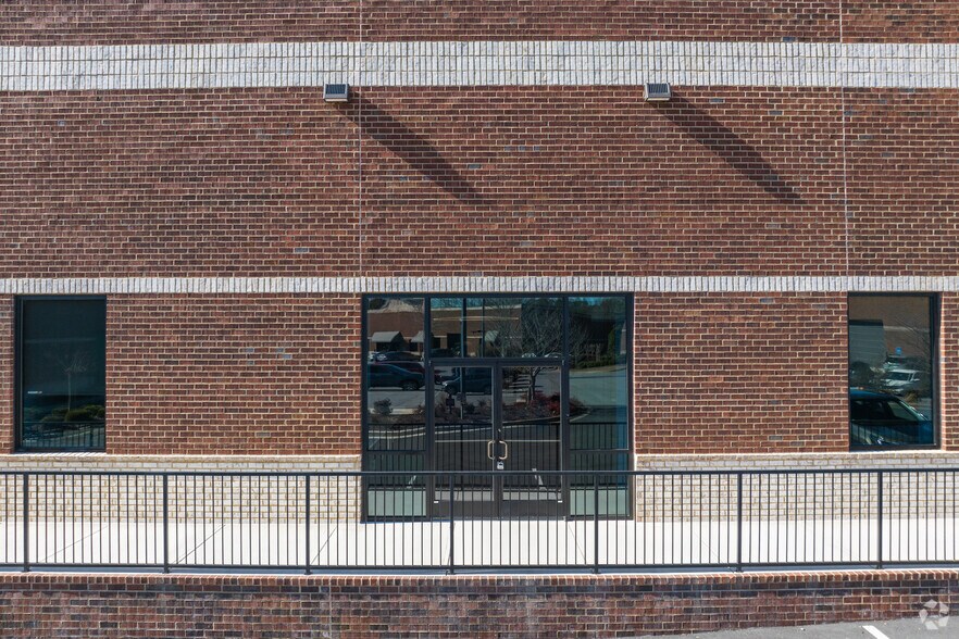 More Photos Of 119 Arnold Mill Pk, Woodstock Light Manufacturing For Lease