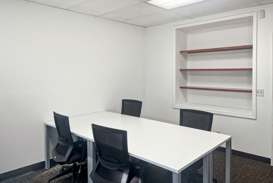 More Photos Of 1690 W Shaw Ave, Fresno Coworking Space