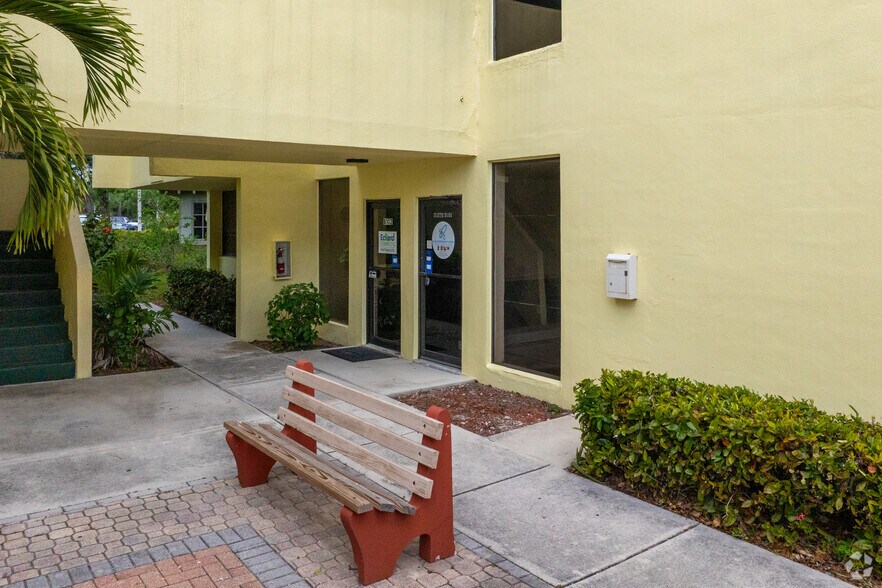 More Photos Of 6290-6296 Corporate Ct, Fort Myers Medical For Lease