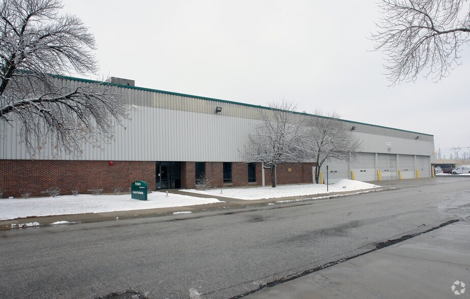 More Photos Of 7400 S Massasoit Ave, Bedford Park Manufacturing For Lease