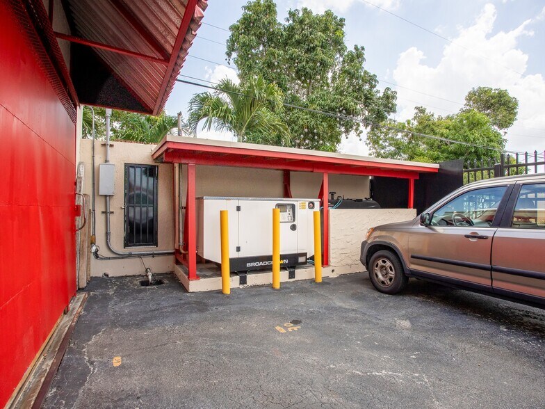More Photos Of 249 W 29th St, Hialeah Freestanding For Sale