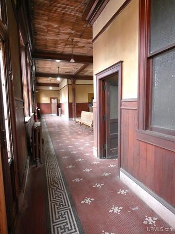 More Photos Of 808 Oak St, Calumet Office For Sale