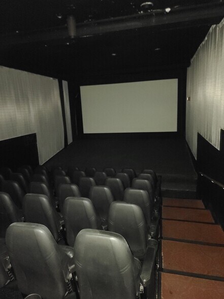 More Photos Of 20 Tower Pl, Roslyn Movie Theatre For Lease