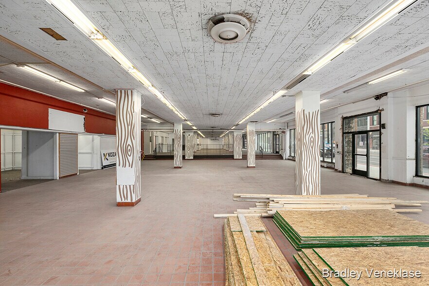 More Photos Of 200 S Division Ave, Grand Rapids Storefront Retail Office For Lease