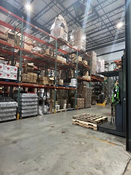 More Photos Of 1401 AIP Dr, Middletown Warehouse For Sale