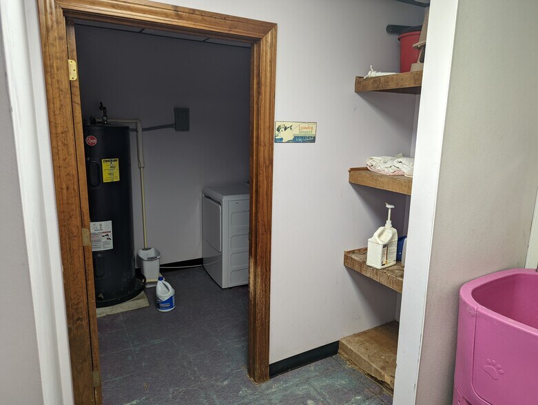 More Photos Of 2608 E Highway 76, Marion General Retail For Sale