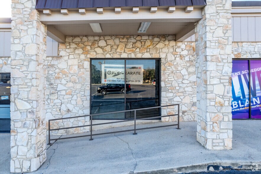 More Photos Of 5525 Blanco Rd, San Antonio Unknown For Lease