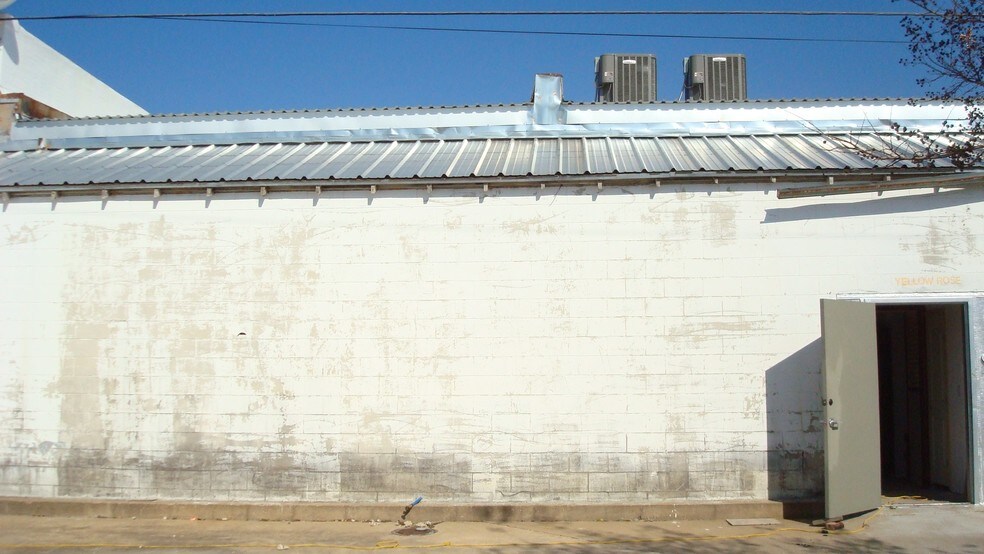 More Photos Of 138 Live Oak St, Marlin Storefront Retail Office For Sale