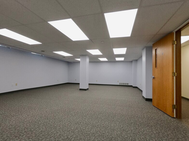 More Photos Of 424 Minnesota Ave S, Saint Peter Office For Lease