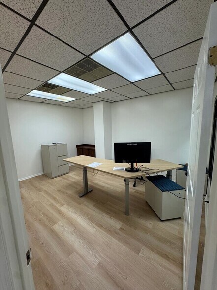 More Photos Of 1511 Seminola Blvd, Casselberry Warehouse For Lease