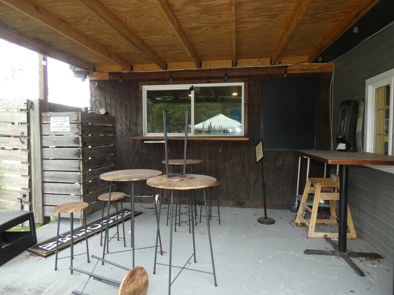 More Photos Of 410 Broad St, Brooksville Freestanding For Lease