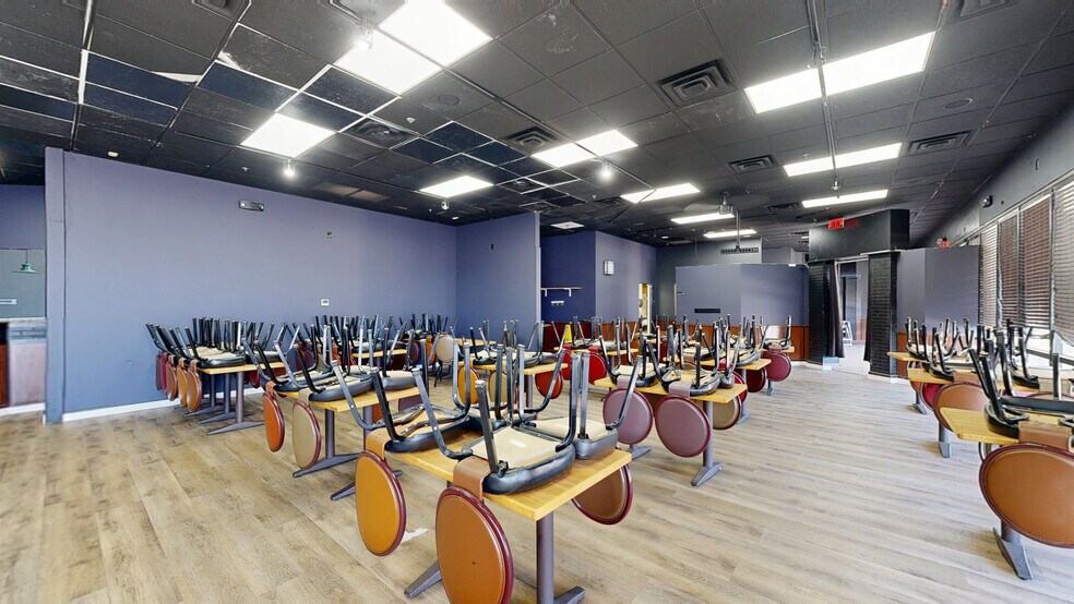 More Photos Of 9620 N Metro Pky W, Phoenix General Retail For Sale