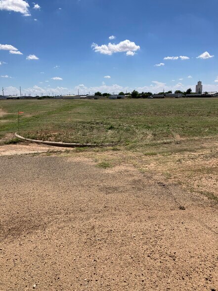 More Photos Of 1100-1200 W 31st St, Plainview Land For Sale