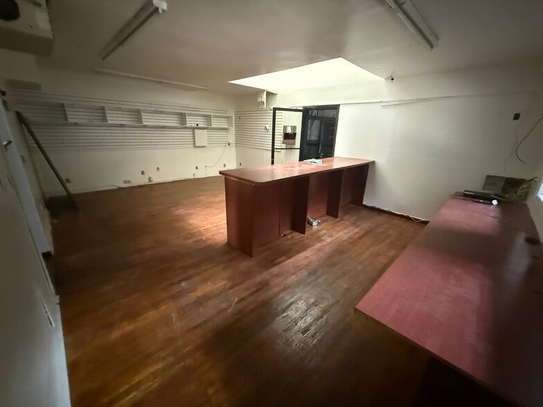 More Photos Of 802-804 Jamaica Ave, Brooklyn Warehouse For Lease